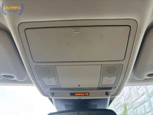 Used 2019 Land Rover Range Rover Evoque SE image 32