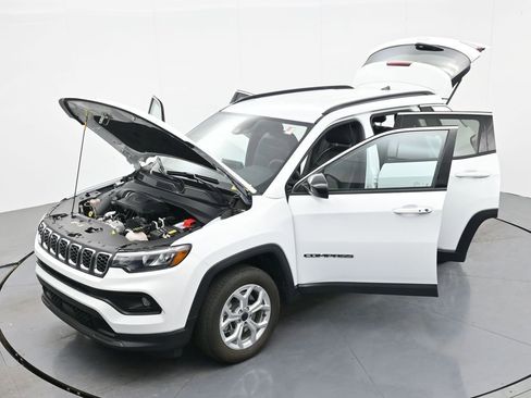 Used 2025 Jeep Compass Latitude AWD/4WD image 39
