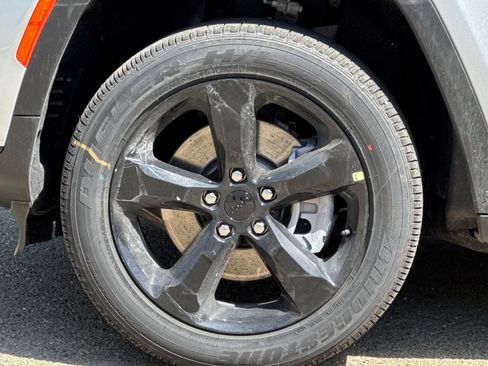 Certified 2025 Jeep Grand Cherokee L Altitude image 25