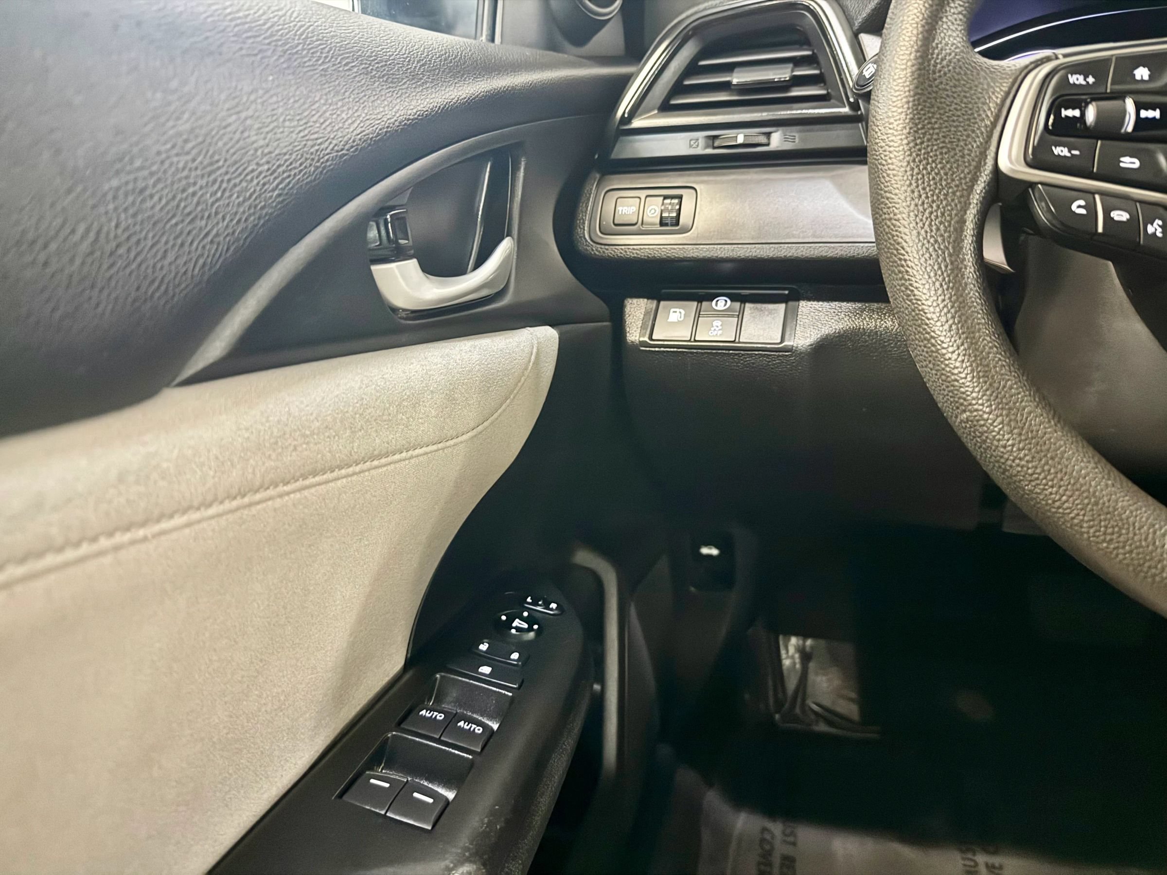 Used 2019 Honda Insight EX image 16