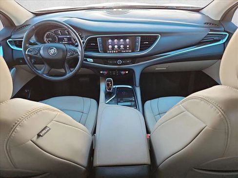 Used 2020 Buick Enclave Essence image 18
