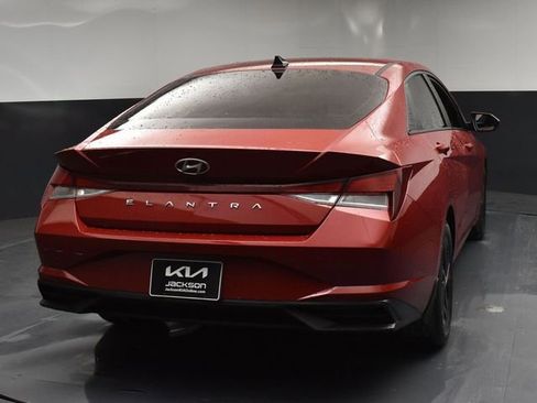 Used 2023 Hyundai Elantra SEL FWD image 7