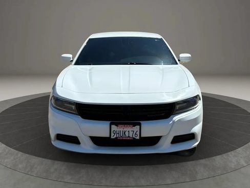 Used 2017 Dodge Charger SE RWD image 2