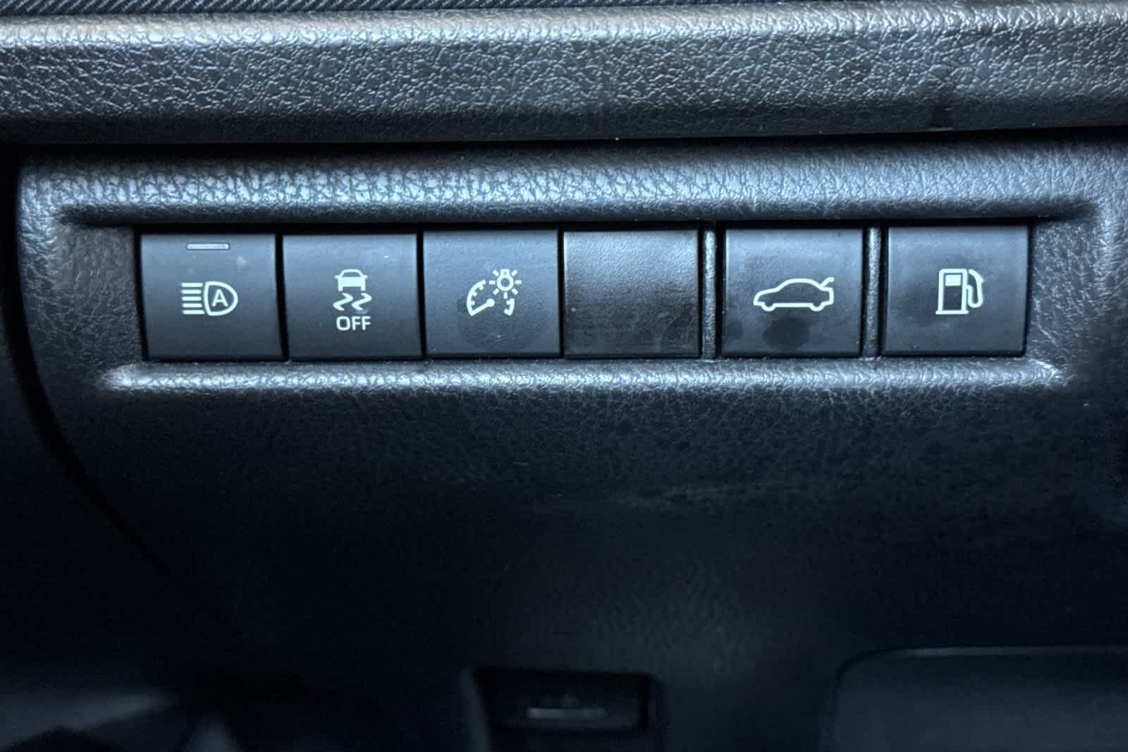 Used 2025 Toyota Camry LE FWD image 28