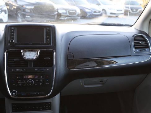 Used 2012 Chrysler Town & Country Touring-L w/ Entertainment Group #2 image 27