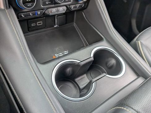 Used 2024 Chevrolet Suburban Premier image 29