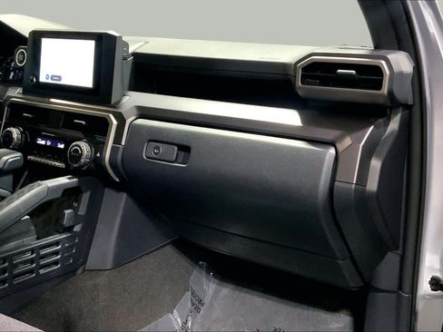 Used 2025 Toyota 4Runner SR5 AWD/4WD image 19