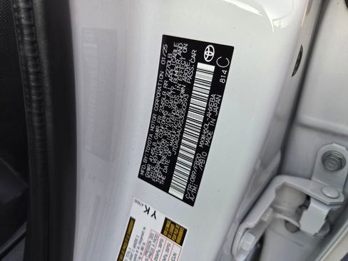 Used 2025 Toyota Prius LE image 17