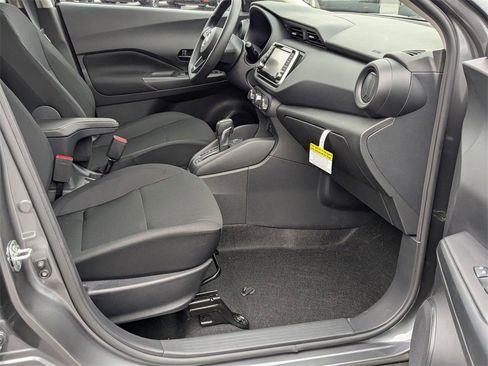 New 2025 Nissan Kicks Play S image 21