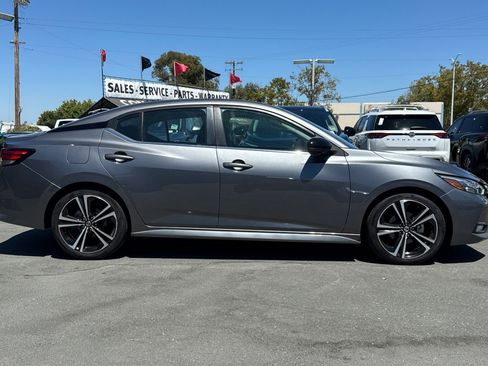 Used 2022 Nissan Sentra SR w/ Trunk Package image 3