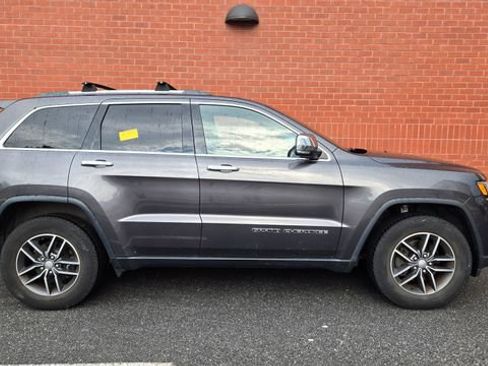 Used 2017 Jeep Grand Cherokee Limited w/ Luxury Group II AWD/4WD image 2