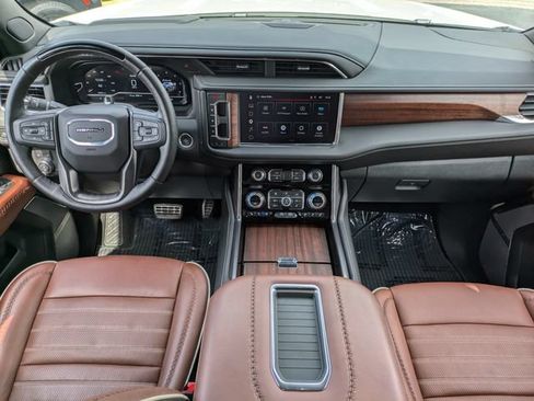 Used 2023 GMC Yukon XL Denali Ultimate AWD/4WD image 17