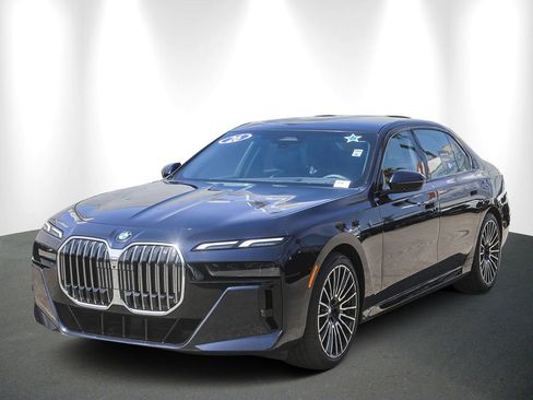 Certified 2026 BMW 740i RWD image 3