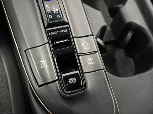Certified 2023 Toyota Crown AWD/4WD image 7