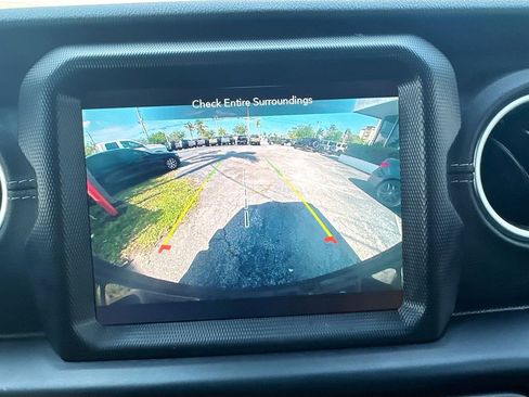 Used 2021 Jeep Wrangler Unlimited Sahara w/ Safety Group AWD/4WD image 15