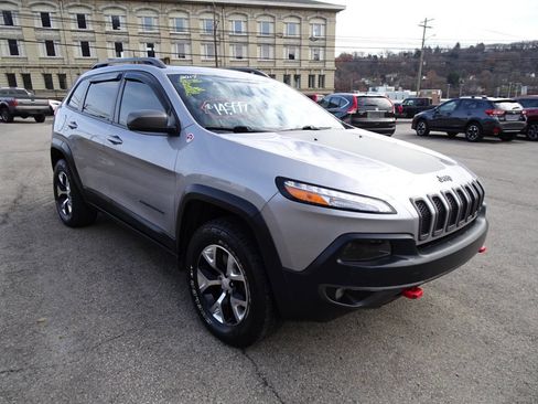 Used 2017 Jeep Cherokee Trailhawk image 4