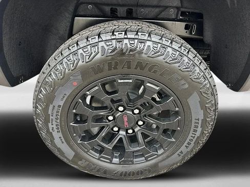 New 2026 GMC Canyon Elevation w/ LPO, Black Badging Package RWD image 31