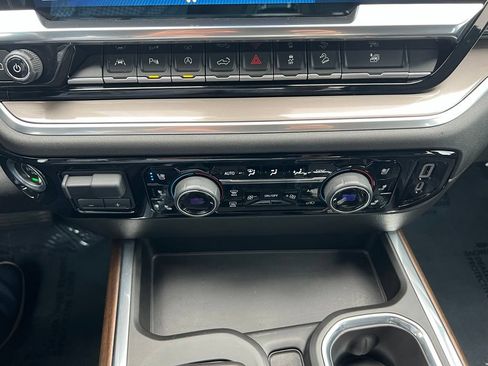 Used 2022 Chevrolet Silverado 1500 High Country w/ Technology Package AWD/4WD image 41