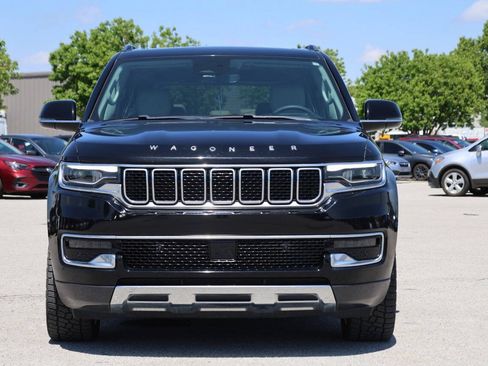 Used 2022 Jeep Wagoneer Series III w/ Premium Group I AWD/4WD image 2