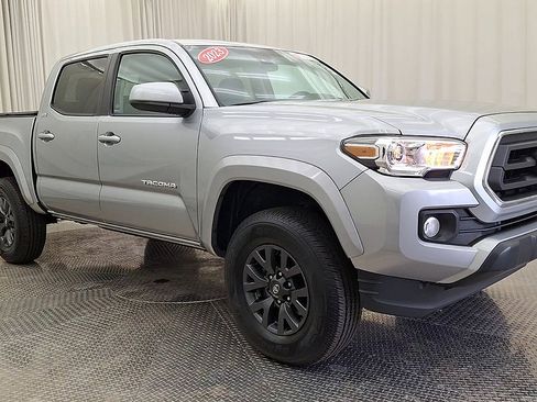Certified 2023 Toyota Tacoma SR5 AWD/4WD image 5