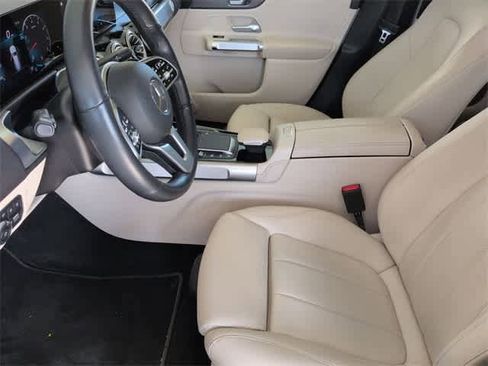 Used 2022 Mercedes-Benz GLB 250 image 16