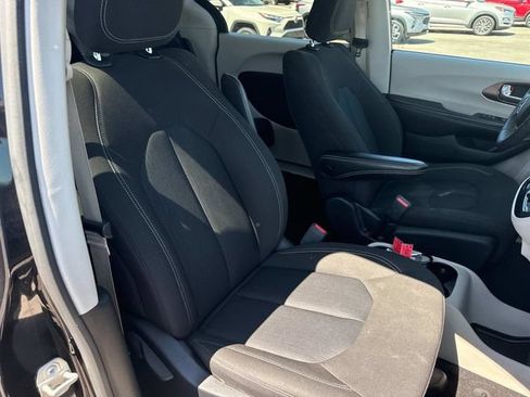 Used 2023 Chrysler Voyager LX FWD image 25