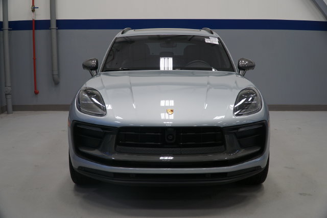 Certified 2026 Porsche Macan AWD/4WD image 13
