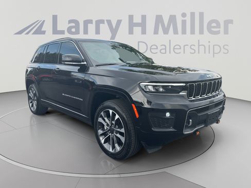 Used 2024 Jeep Grand Cherokee Overland w/ Luxury Tech Group IV AWD/4WD image 7