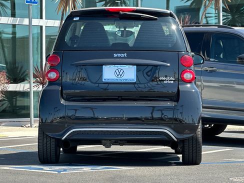 Used 2016 smart fortwo passion image 5