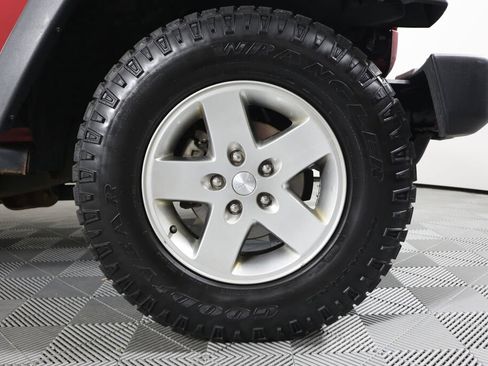 Used 2011 Jeep Wrangler Unlimited Rubicon AWD/4WD image 6