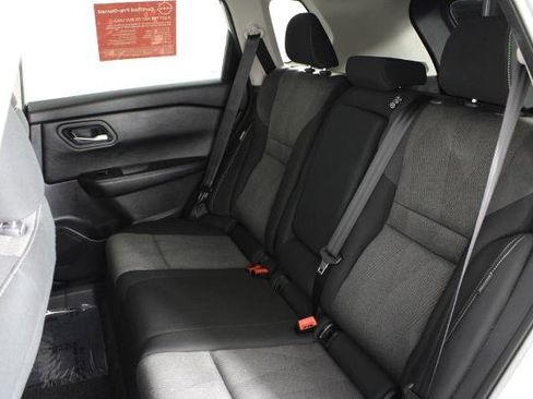 Certified 2025 Nissan Rogue SV image 22