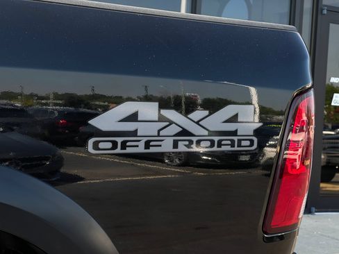 Used 2018 RAM 2500 Tradesman w/ Chrome Appearance Group AWD/4WD image 38