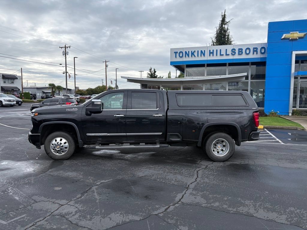 Used 2024 Chevrolet Silverado 3500 High Country w/ High Country Premium Package AWD/4WD image 2