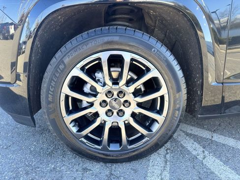 Used 2023 GMC Acadia Denali w/ Black Diamond Edition image 3