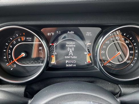 Used 2018 Jeep Wrangler Unlimited Sahara w/ Cold Weather Group AWD/4WD image 14