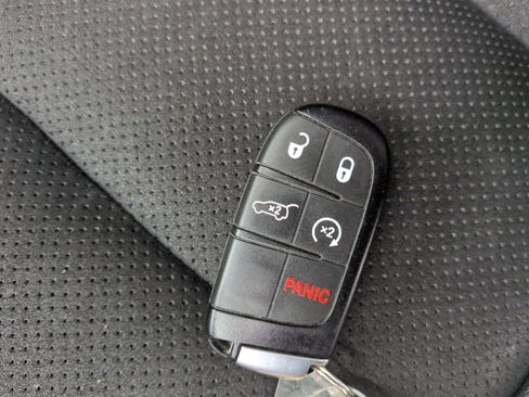 Used 2020 Jeep Grand Cherokee Altitude image 44