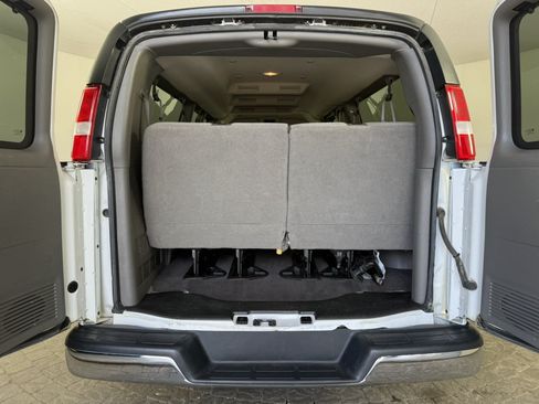 Used 2025 Chevrolet Express 3500 LT w/ LT Preferred Equipment Group RWD image 7