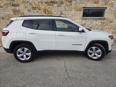 Used 2019 Jeep Compass Latitude image 17