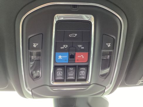 Used 2024 Jeep Grand Cherokee Limited w/ Luxury Tech Group II image 22