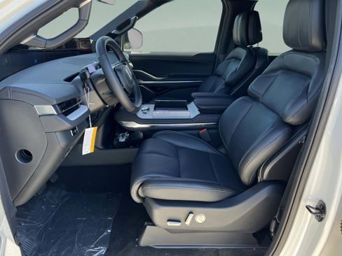 New 2025 Lincoln Navigator Reserve w/ Jet Appearance Package image 24