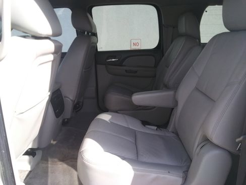 Used 2011 Chevrolet Suburban LT w/ Luxury Package image 12