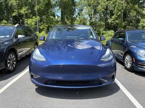 Used 2021 Tesla Model Y Long Range AWD/4WD image 2