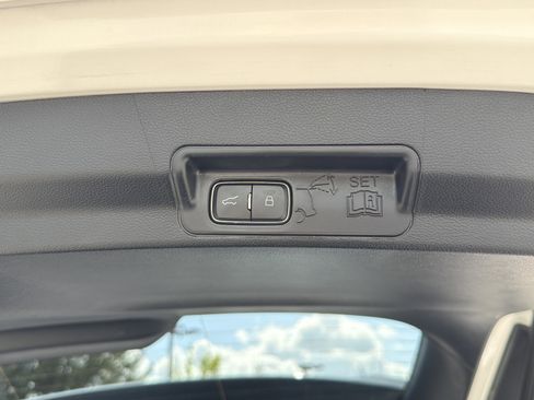 Used 2021 Ford Explorer XLT w/ Equipment Group 202A image 33