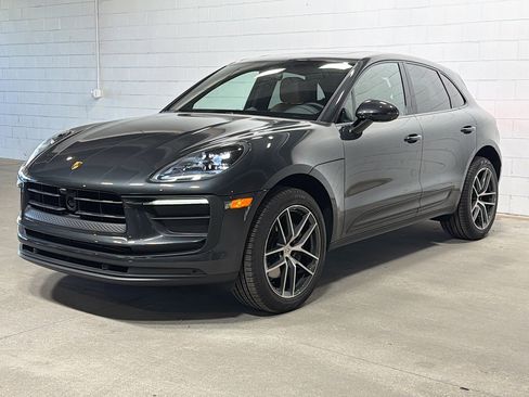Used 2025 Porsche Macan image 1