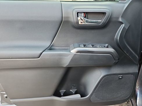 Used 2020 Toyota Tacoma TRD Sport w/ TRD Premium Sport Package AWD/4WD image 27