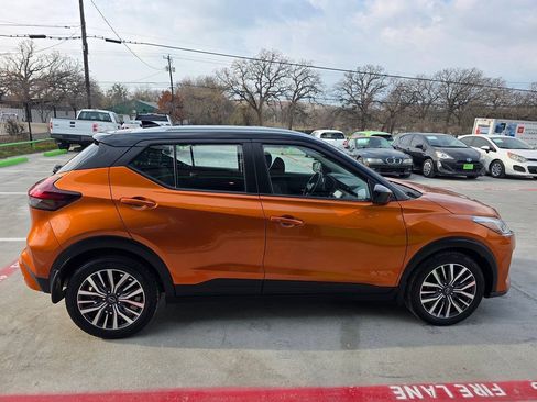 Used 2022 Nissan Kicks SV FWD image 35