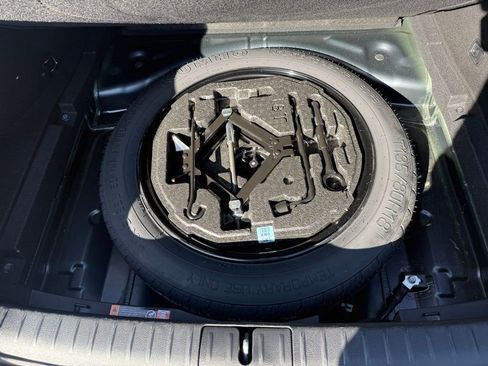 Used 2025 Genesis G70 2.5T image 30