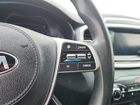 Used 2020 Kia Sorento LX image 32