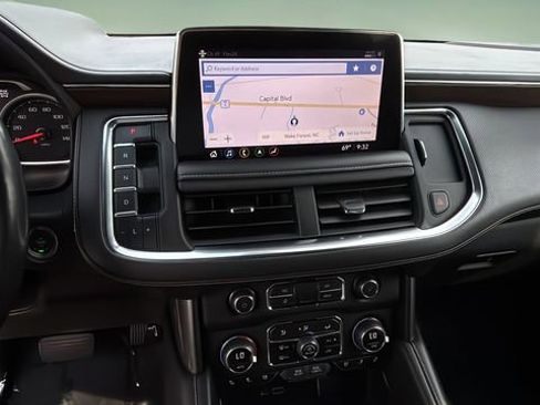 Used 2021 Chevrolet Tahoe Premier w/ Premium Package image 26