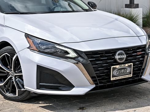 Used 2024 Nissan Altima 2.5 SR w/ SR Premium Package AWD/4WD image 2